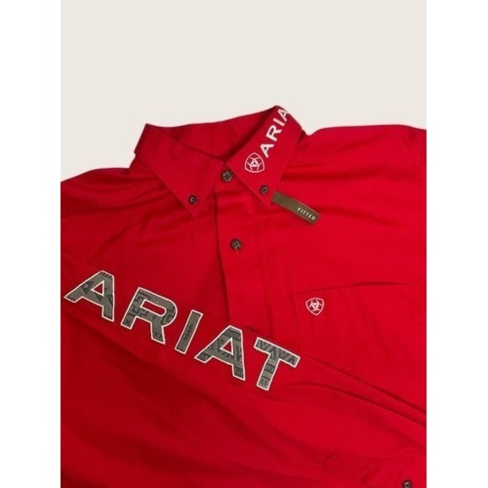 NWT Ariat Fitted Red Embroidered Logo Long Sleeve Button Up Shirt Men M Vietnam